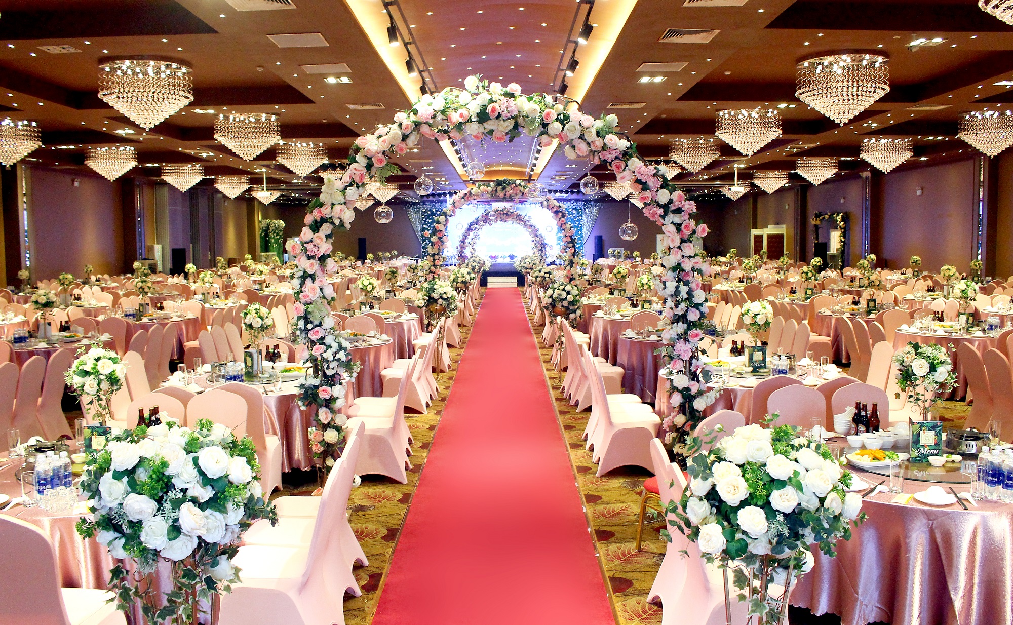 địa điểm tổ chức tiệc cưới tại nhà hàng khách sạn ở Hà Nội