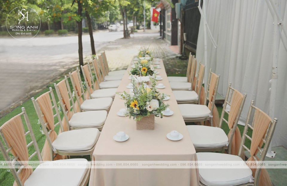 trang trí bàn tiệc cưới